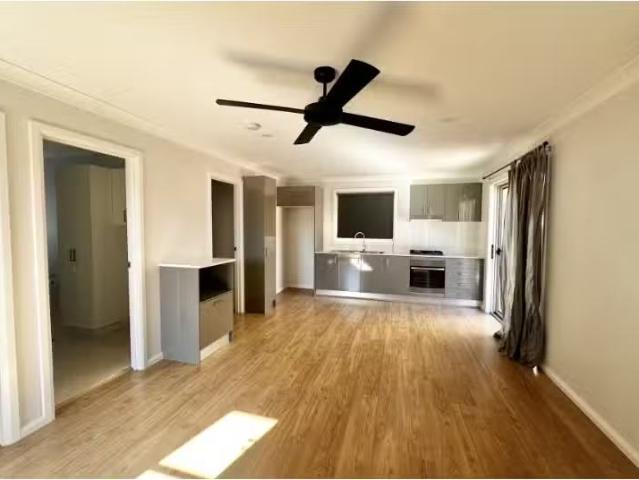 62 Mellfell Road, Cranebrook Apartment for rent Listed by Cha.