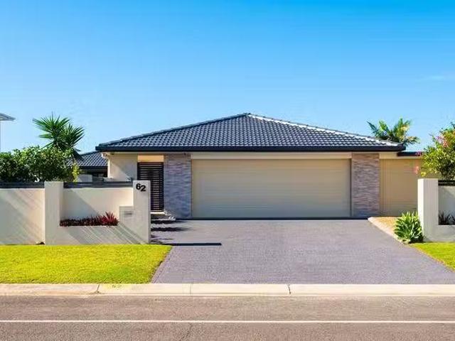 62 Rumrunner Street, Mermaid Waters, QLD 4218