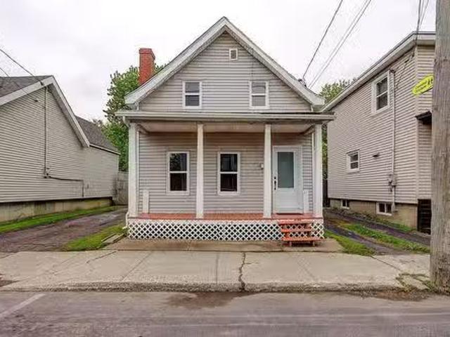 62 Rue De Salaberry, Saint Jean Sur Richelieu, QC, J3B 6P9 h.