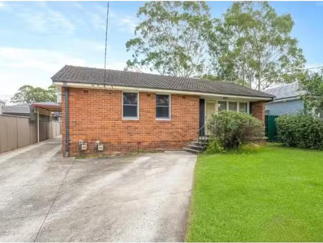 62 Sadleir Avenue, SADLEIR House for rent Listed by Annie Luu.