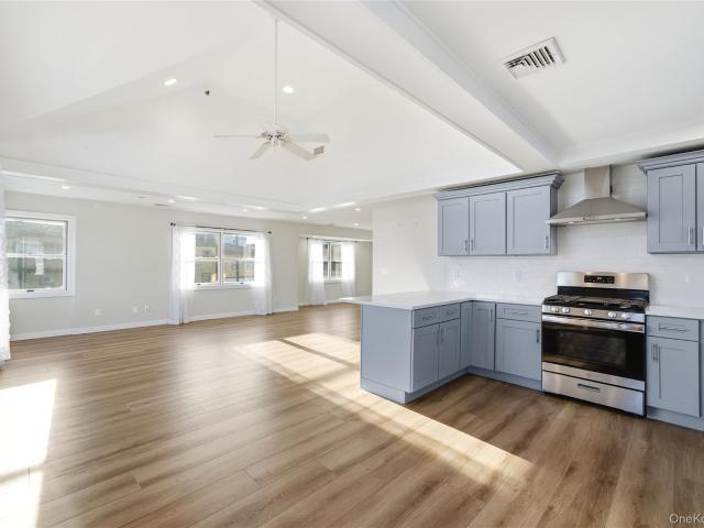 62 South St, Unit 201, Oyster Bay, NY 11771 | MLS #885468