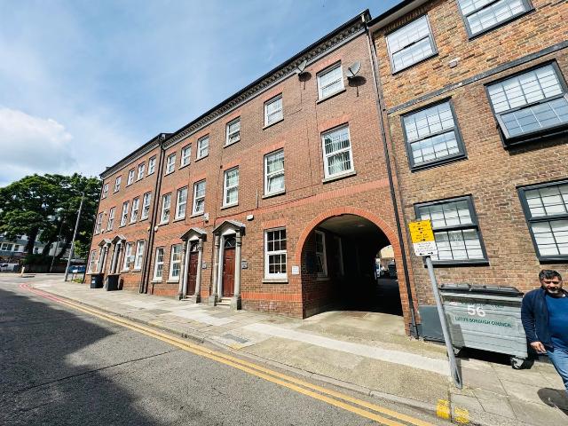 62C Alma Street, Luton LU1, 2 bed flat to rent, £1,100 pcm | PrimeLocation