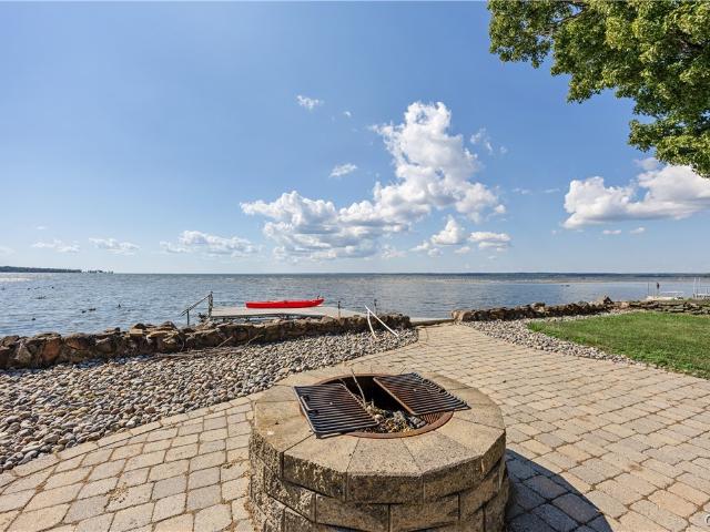 6309 Lakeshore Road S