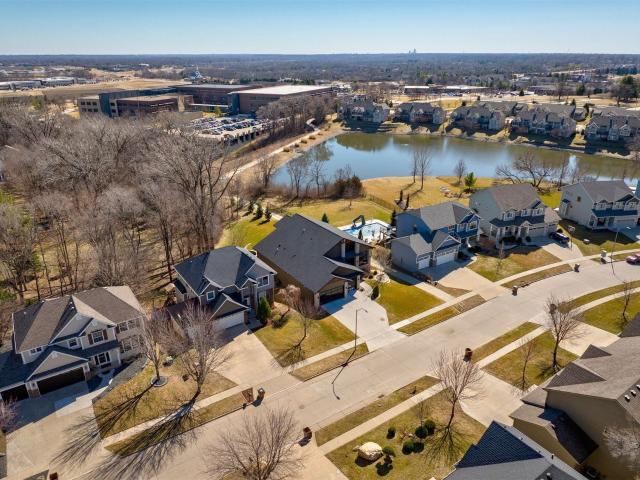 6309 Sudbury Ct, Johnston, IA