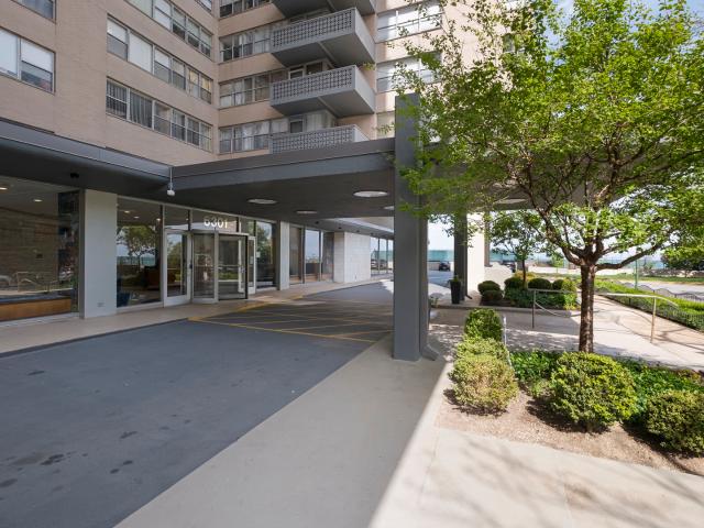 6301 N Sheridan Road # 17R