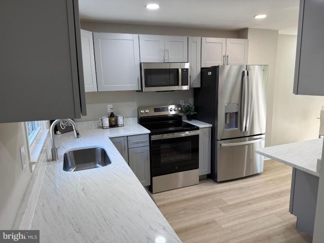 6302 Paddington Ln, Centreville, VA 20120 | MLS #VAFX2302