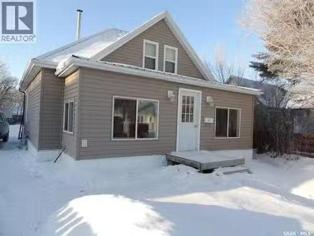 630 3Rd Street, Estevan, SK, S4A 0P6 house for sale Listing.