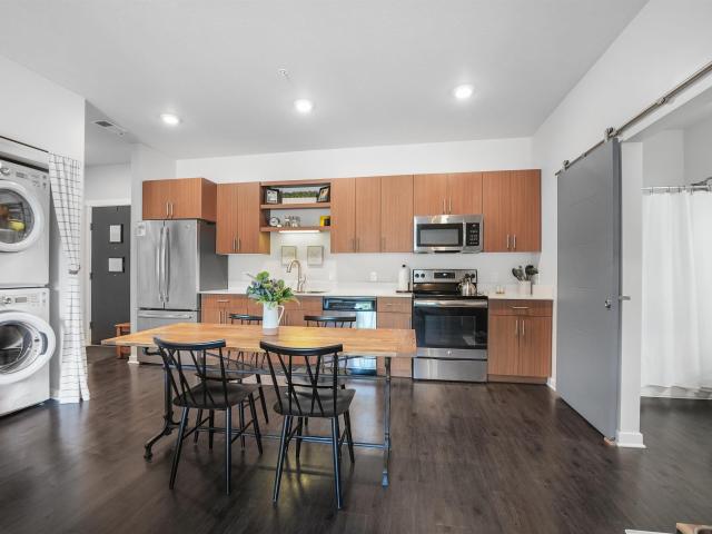 630 203 Garfield Avenue, S # 203