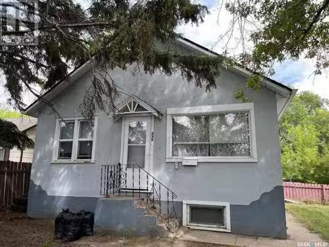 630 5Th Avenue E, Prince Albert, SK, S6V 2H5 house for sale.