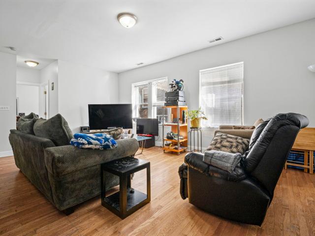 6319 N Sacramento Avenue # 3E