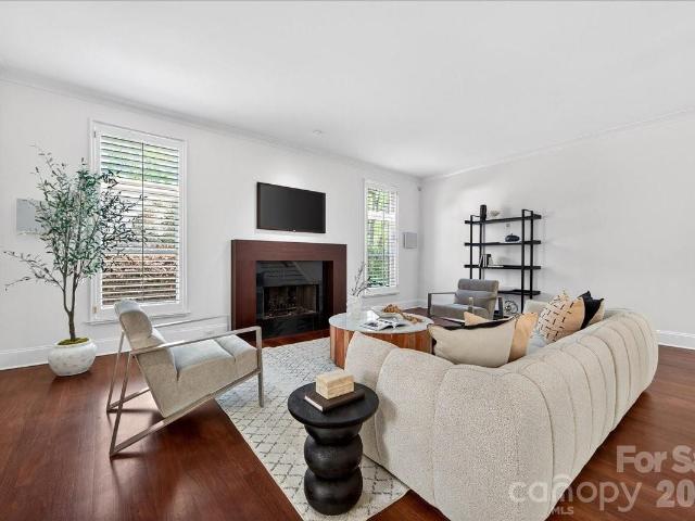 631 Vendue Place