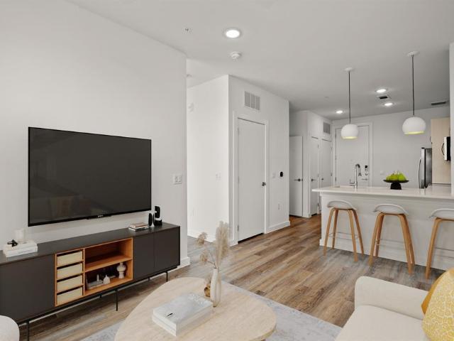 6324 N Lamar Blvd # 424