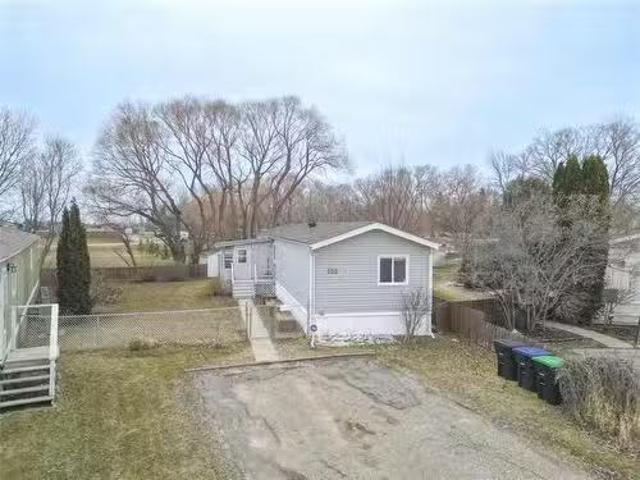 632 Brentwood Court, Brandon, MB, R7B 4C2 house for sale Li.