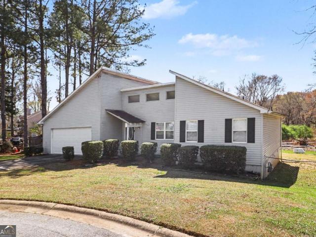 632 Woodknoll Court
