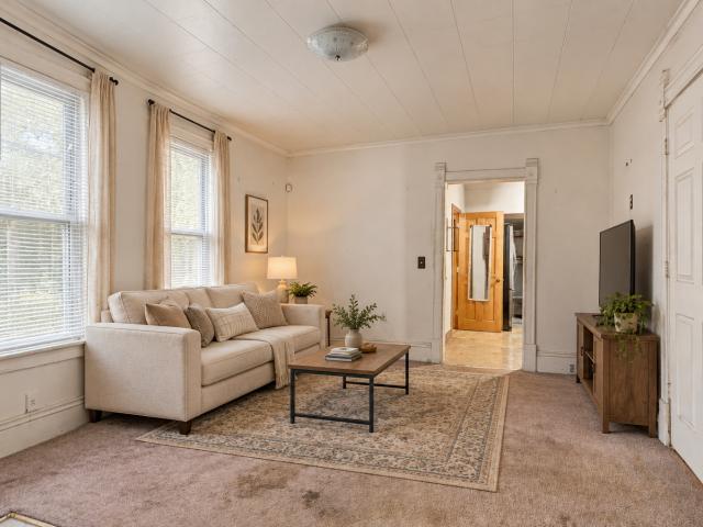 633 Locust Place