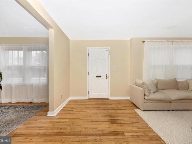 633 Lee Place