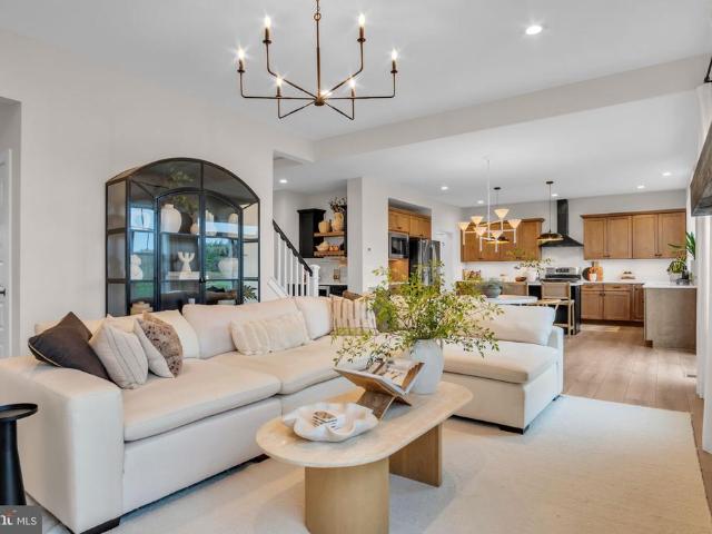 633 Sunset Boulevard