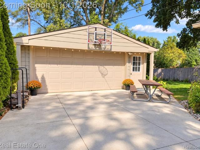 633 Rewold Drive
