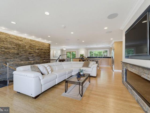 6342 Meriwether Lane