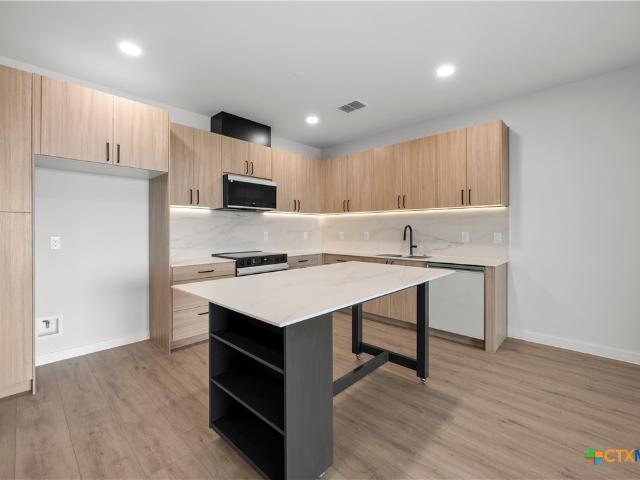 634 Central Parkway 1205