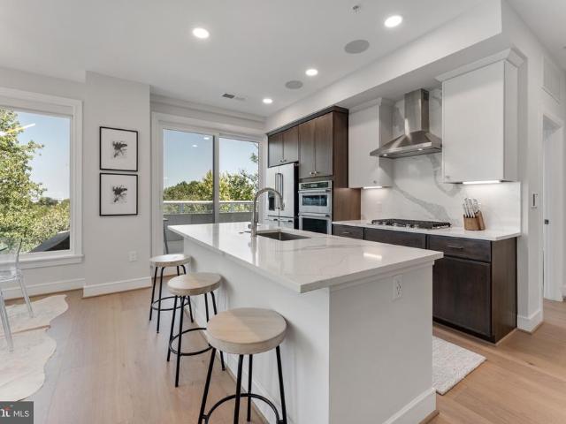 635 Slaters Lane # 306