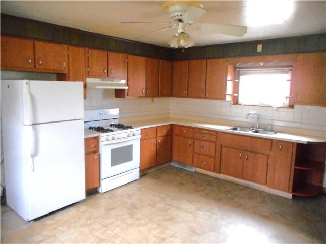 635 Rear Wood St