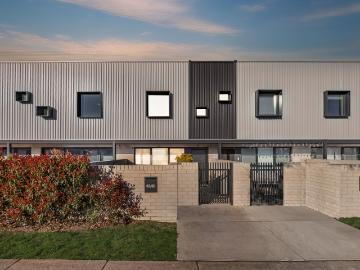 63/60 Kingsland Parade, Casey ACT 2913 Townhouse For Rent | Domain