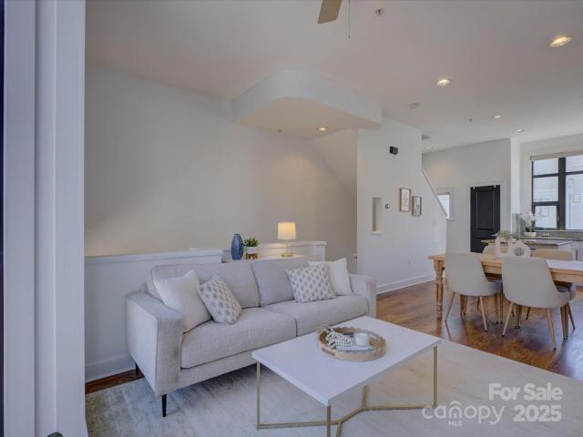 636 Garden District Drive, Charlotte, US, NC