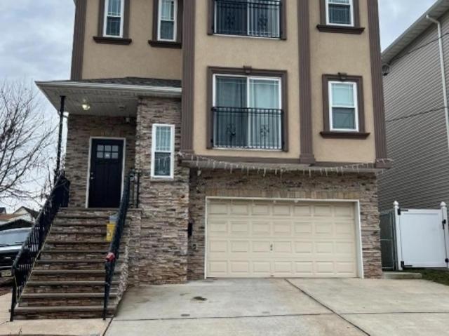 636 Fulton St, 3 beds, 2 full baths