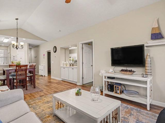 636 River Oaks Dr. 49I