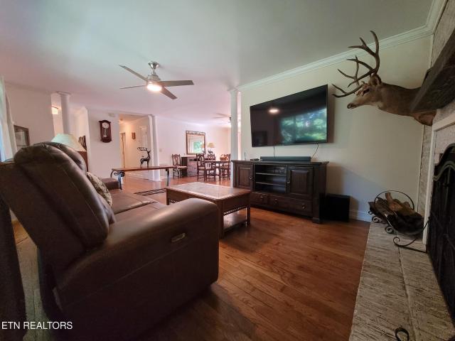 6374 Highway 11 E