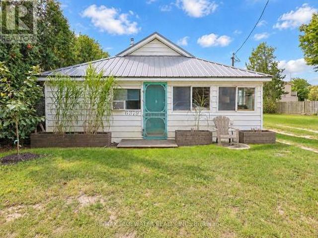 6379 West Parkway Drive, Lambton Shores, ON, N0N 1J0 house for sale | Listing ID X13808 | Royal LePage