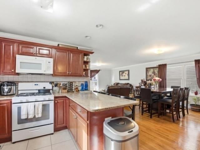 637 Jefferson Ave