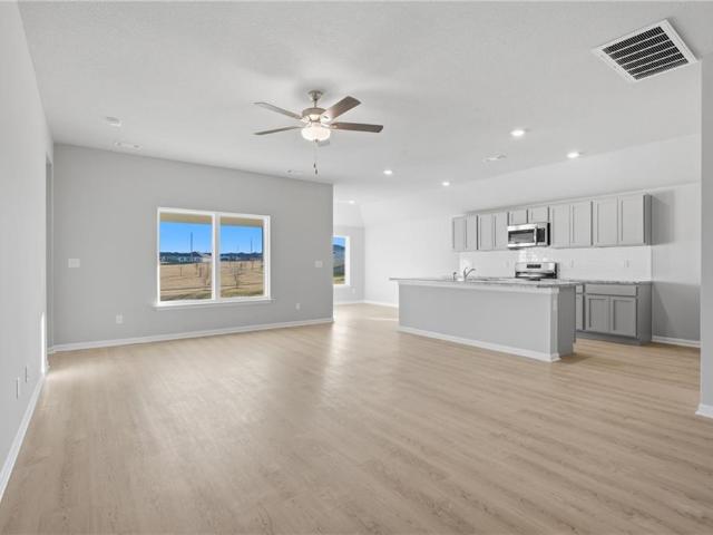 637 W Bluebird Street