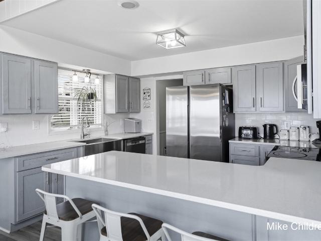 6390 Lakeshore Drive