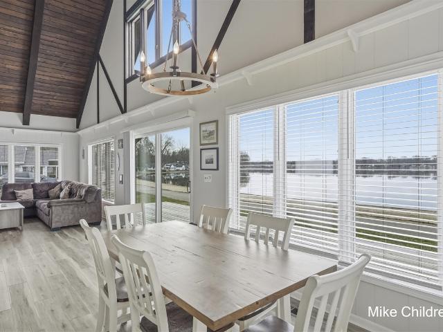 6390 Lakeshore Drive