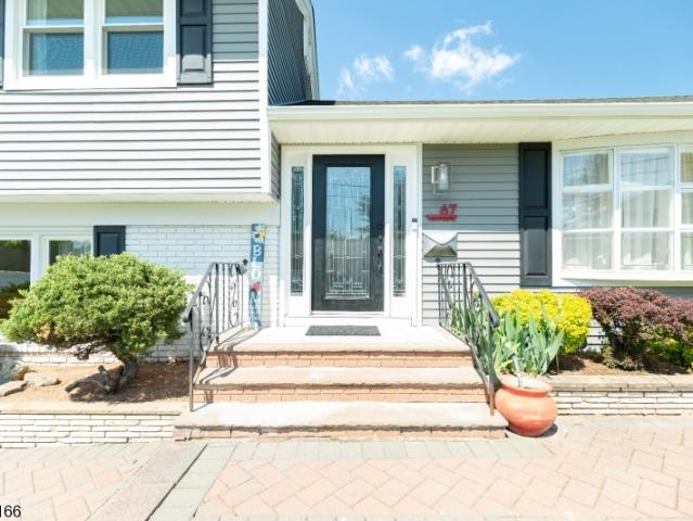 67 Thomas Pl