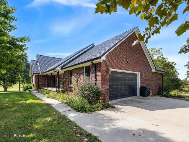67 Center Court Dr