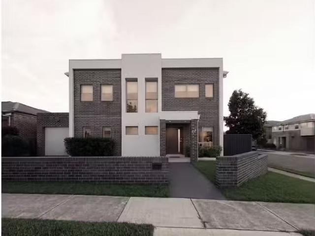 67 Fanflower Avenue, Denham Court House for rent Listed by Ha.