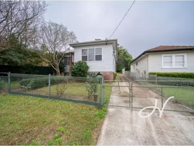 67 Gillies Street, Rutherford House for rent Listed by Tayla.