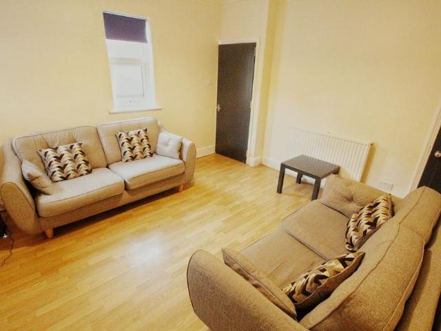 Student Accomodation, 67 Hewson Road. 4 bed house share to rent £515 pcm £119 pw