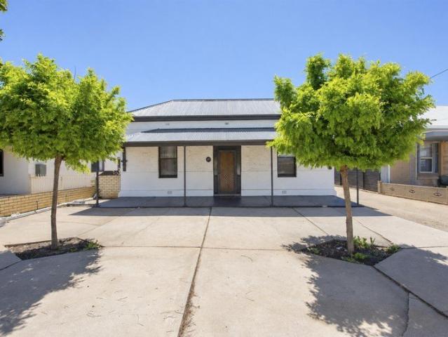 67 KING STREET Currently returning $400 per week
