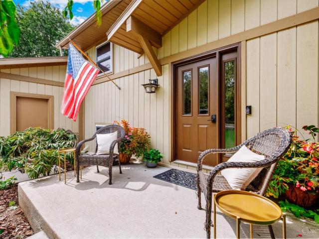 67 Lakeview Place
