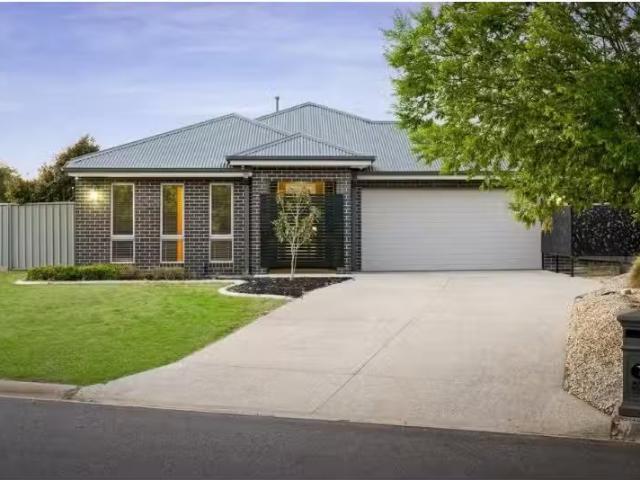 67 Oxford Drive, THURGOONA House for rent Listed by Nikita Sh.