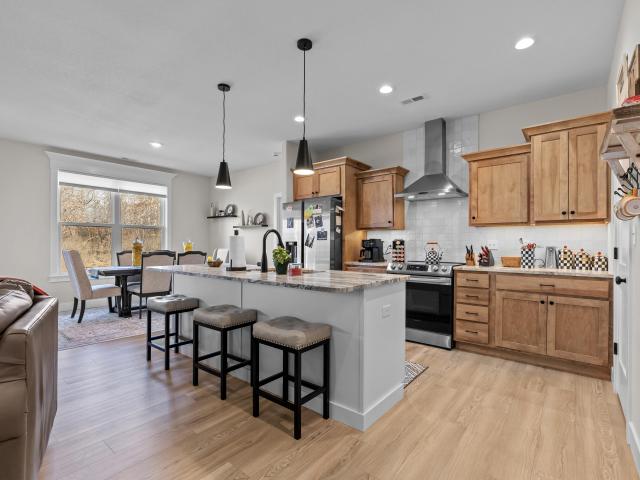 6405 gateway arch way