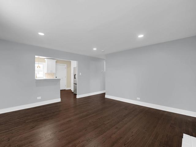 6409 W 85th Place