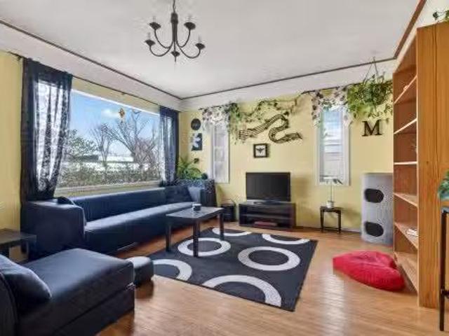 6402 106 Street, Edmonton, AB, T6H 2V4 house for sale Listi.