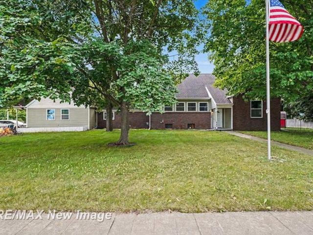 640 E Saginaw St, Breckenridge, MI 48615
