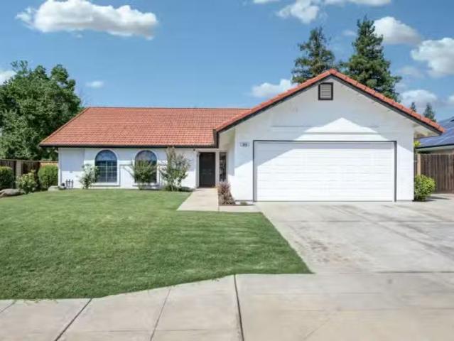 640 N RENN AVE, CLOVIS, CA 93611