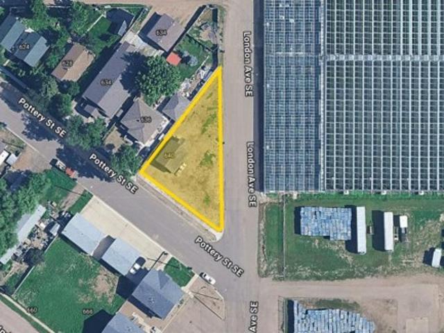 640 Pottery Street Se, Medicine Hat, AB, T1A 7G2 house for sale | Listing ID A2309 | Royal LePage